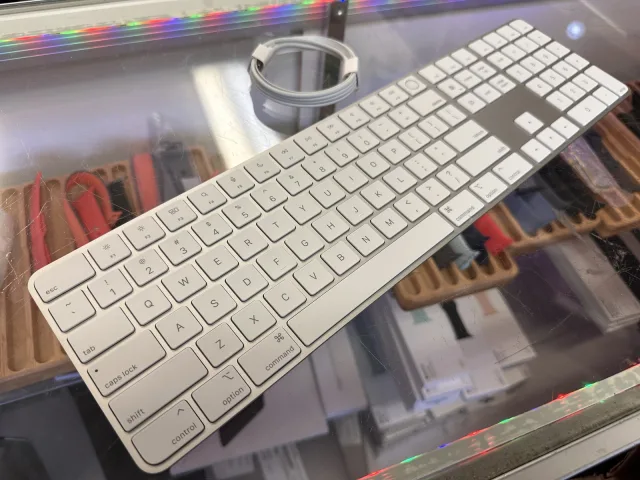  Apple Magic Keyboard with TouchID and numeric keypad